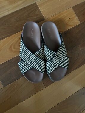 Rothy's Tan and Black Crisscross Sandals Size 8